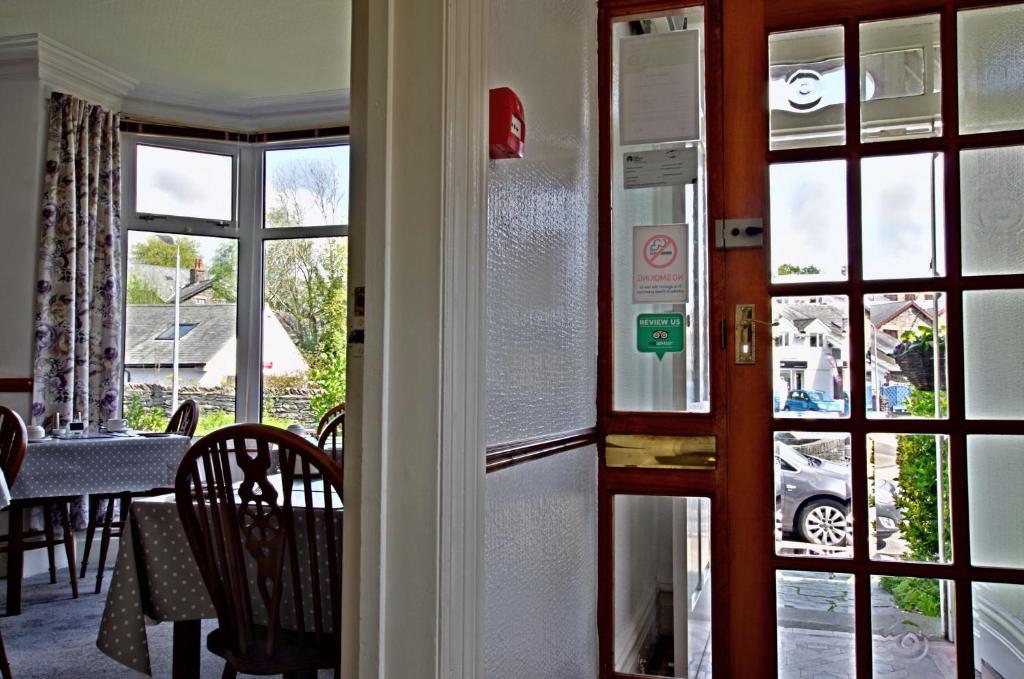 Brook House ― Free on-site car park room 6
